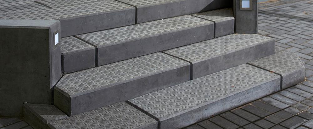 Betontreppe mit rutschhemmender Oberfläche